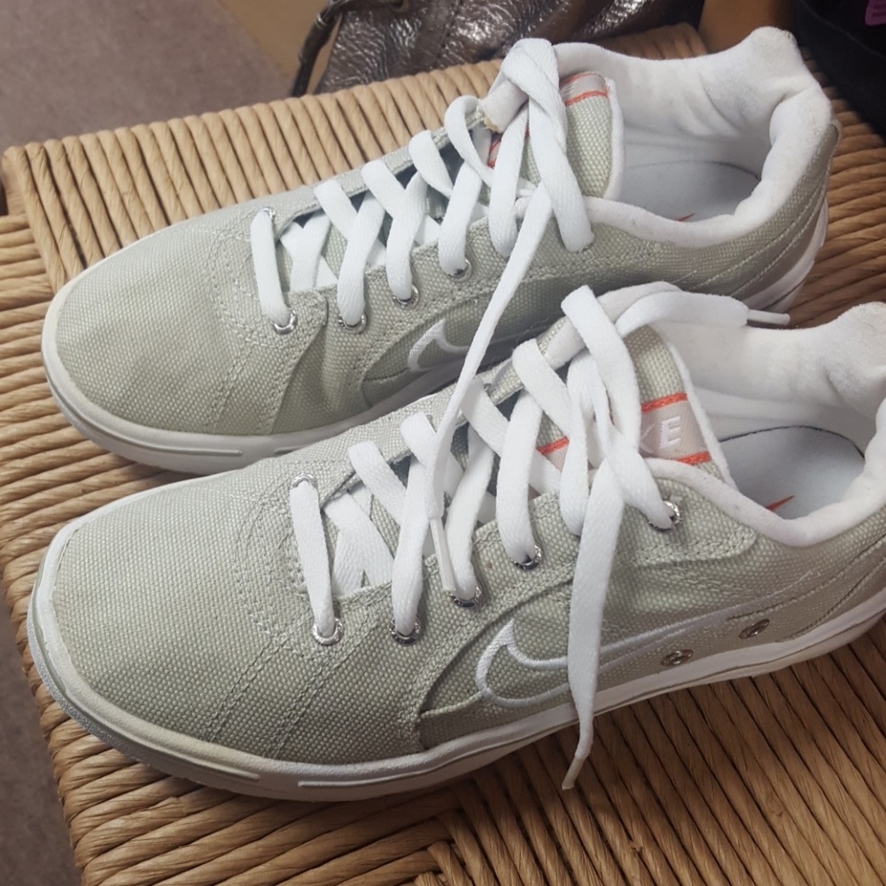 💥SOLD💥Nike Tennis Shoes